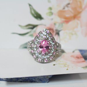 💍🤍Iced Out Pink Sapphire Pear Cubic Zirconia Cocktail Teardrop Ring💍🤍